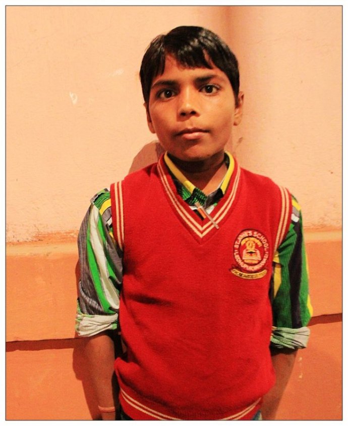 拥有迷人双眸的印度小孩