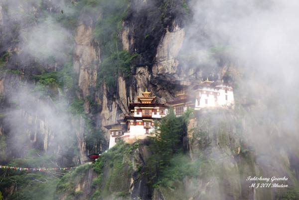 卡姆沙耶里纳耶纪念塔,杜克耶堡,虎穴寺,帕罗国家博物馆
