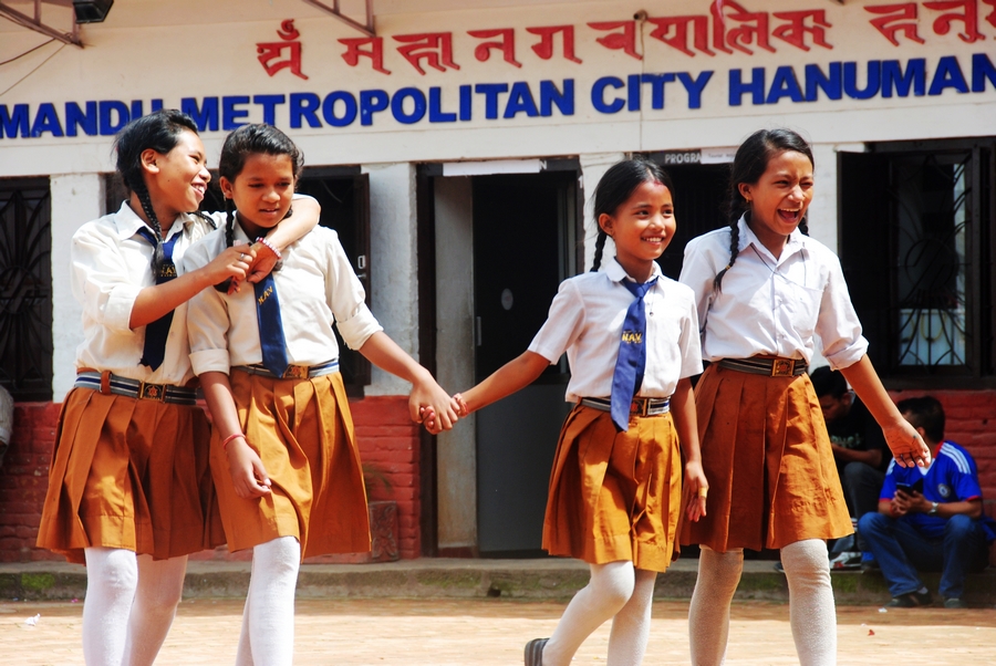 高中生的休闲校服;低年级学生的迷你校服;在尼泊尔你会发现一个神奇的